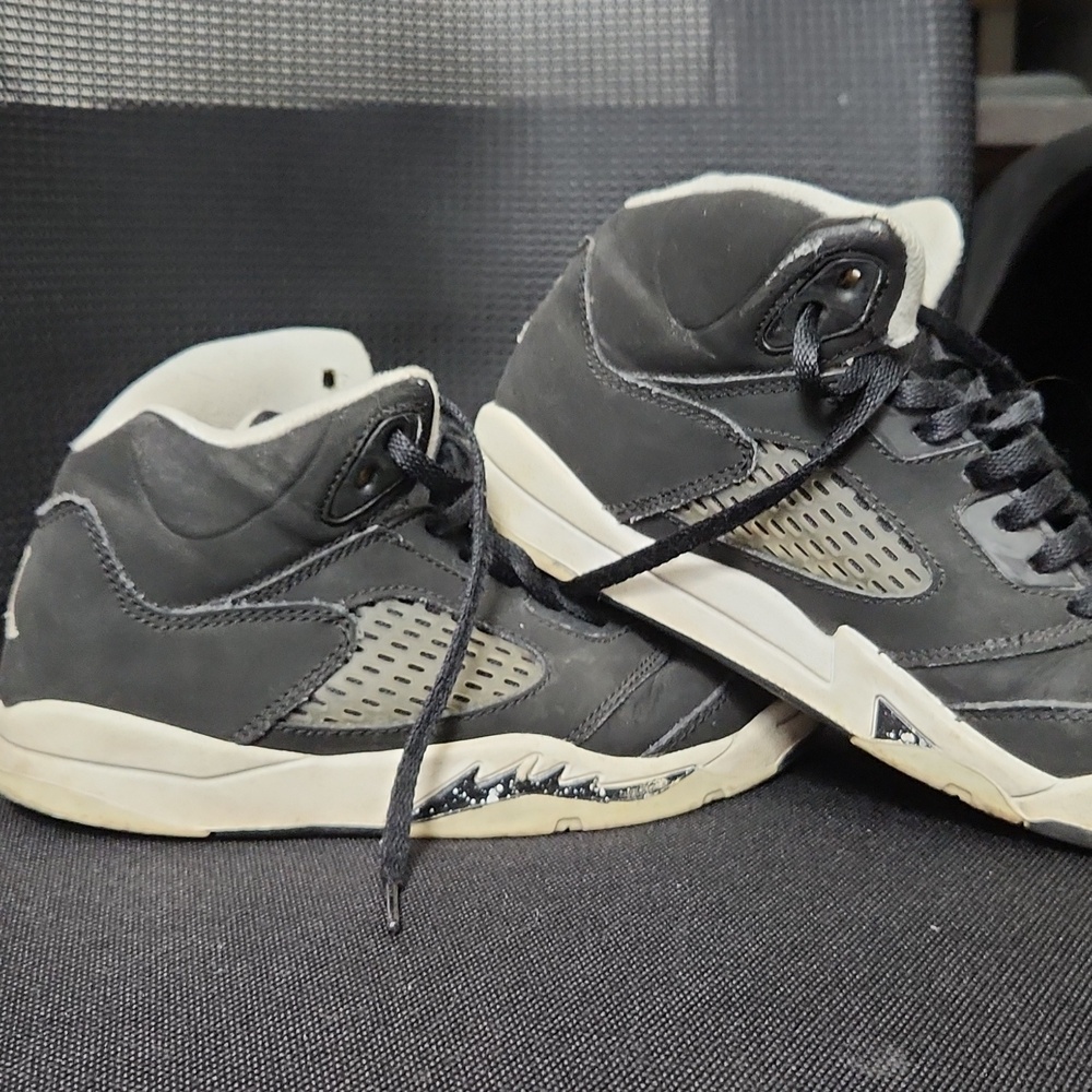 Boys Oreo basketball shoes